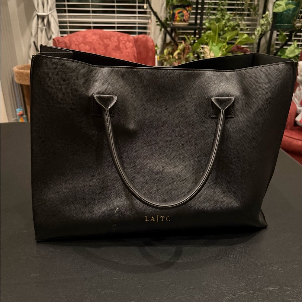 Chic Black Tote Bag with Designer Text - Picture 4 of 6
